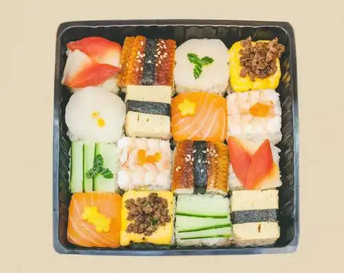 眼花缭乱·寿司拼盘 孚味寿司除了单品寿司卷,有超多寿司拼盘,三文鱼