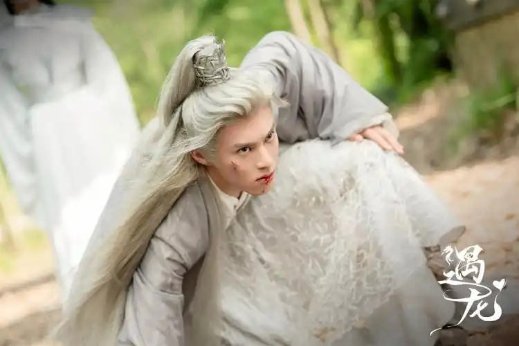 遇龙单纯看剧情不错可惜整体质感太差劝退太多观众