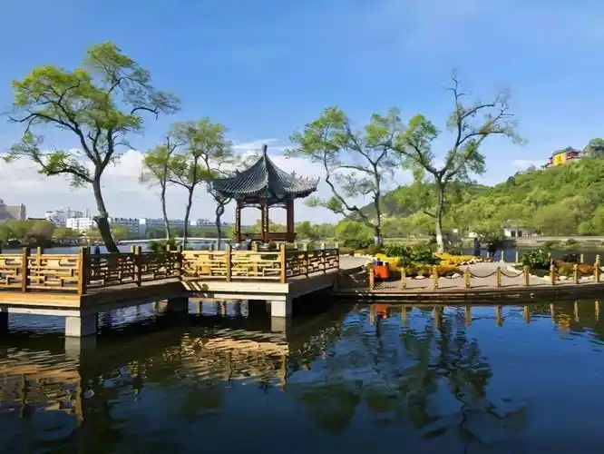 交通资讯:北山风景区位于吉林市区西北部,距龙嘉机场路程约为80公里