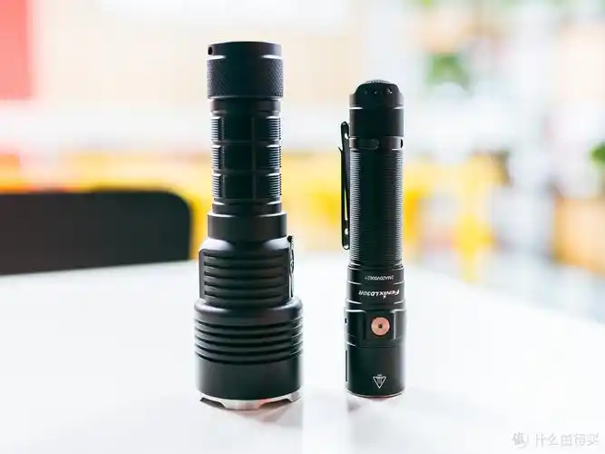 1700流明"轻战术"fenix ld30r多功能户外手电评测
