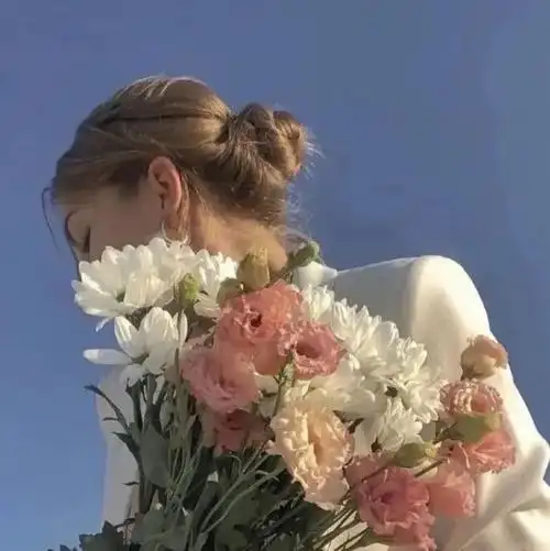 头像女生老是叹气幸福会溜走哦