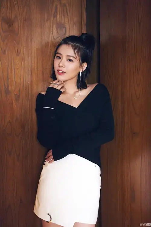 比如说金马影后 马思纯.