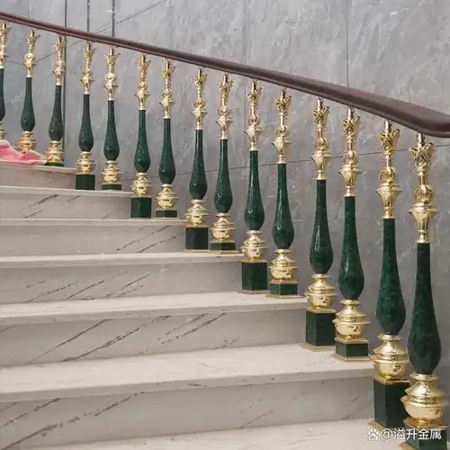 在设计和安装铜楼梯扶手时,需要考虑以下几个方面