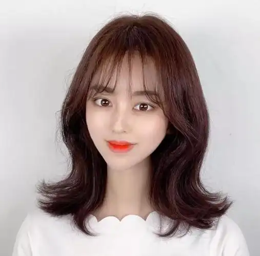 秋冬季女生发型推荐:c卷中长发发型,可甜可咸