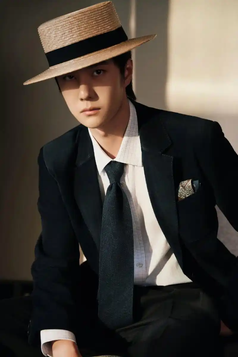 智族gq年度人物盛典,王一博黑西装造型,梦回叶先生……#gq盛典##王