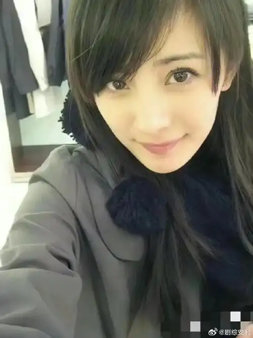 看了杨幂以前的照片,终于明白她为什么最后能成为顶流,即使是素颜照