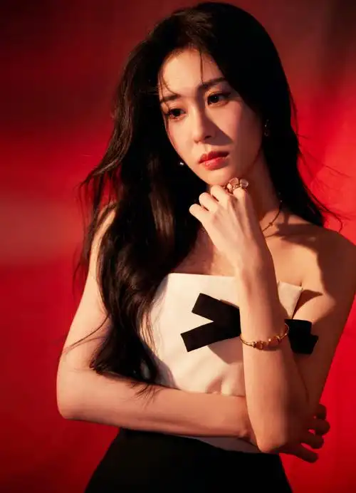 张碧晨电影之夜抹胸长裙造型##微博电影之夜