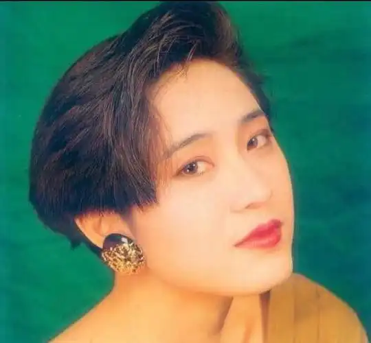 原创港风气质女神陈法蓉