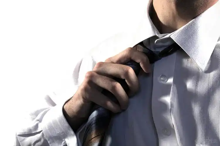 商务_男人_拉拽_领带_图片大全—全景创意图库(quanjing.