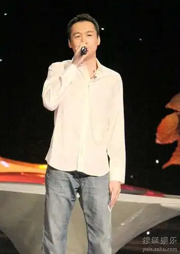 高虎做客《流金岁月》 被兄弟黄渤戏称"前辈"