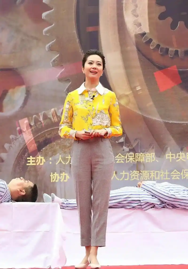 中央二台的第一时间张静越高调越惊艳