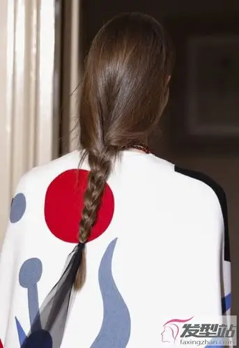 单麻花辫怎么编好看 时尚满分麻花辫也能玩出新花样