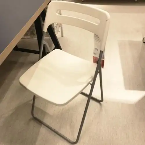 宜家家尼斯塑料折叠椅子便携靠背学生家用餐椅折叠椅