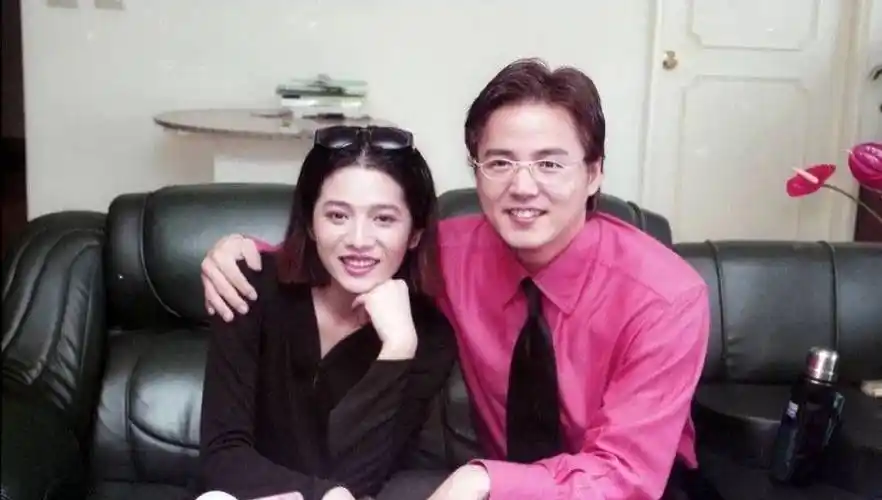 曾经身价百亿的张庭,如今一口气注销九家公司,惹得外界议论纷纷_张婷