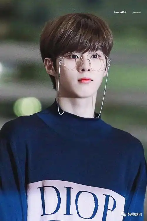 金宇硕top级颜值—我们宇硕真的好好看啊,金宇硕眼镜半永久吧,脸真的