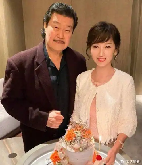 赵雅芝:带着两个儿子再婚,现任丈夫和三个学霸儿子是她的骄傲