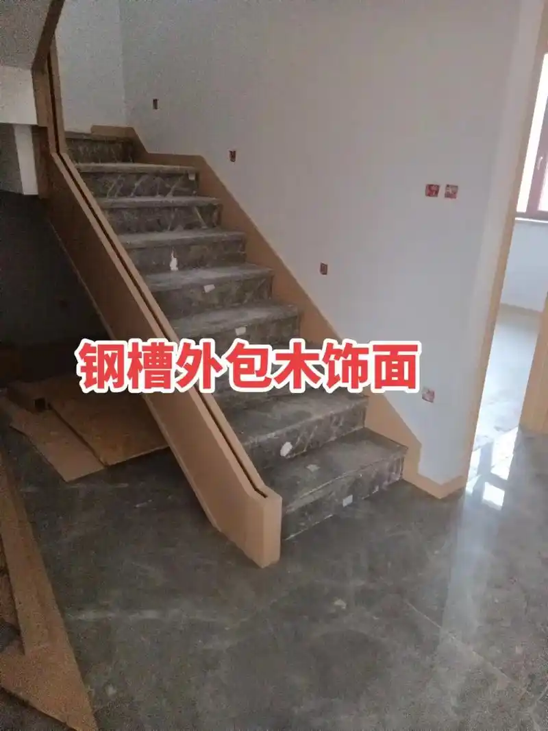 楼梯设计 #施工现场实拍 #玻璃楼梯 #玻璃扶手 #同城装 - 抖音