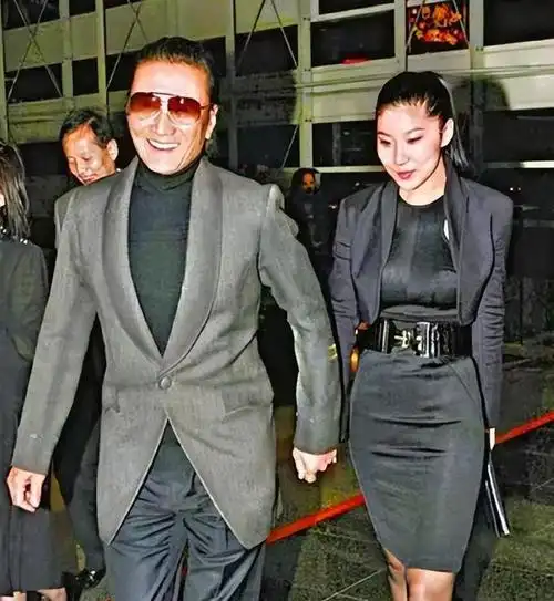 2018年与大49岁谢贤恋爱12年拿2000万分手费的coco现在怎样了