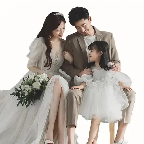 亲子油画家庭四口一家主题礼服唯美摄影拍摄亲子装