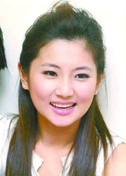 selina产后代言收入达百万,小男友也是百依百顺,42岁还想生二胎_事业