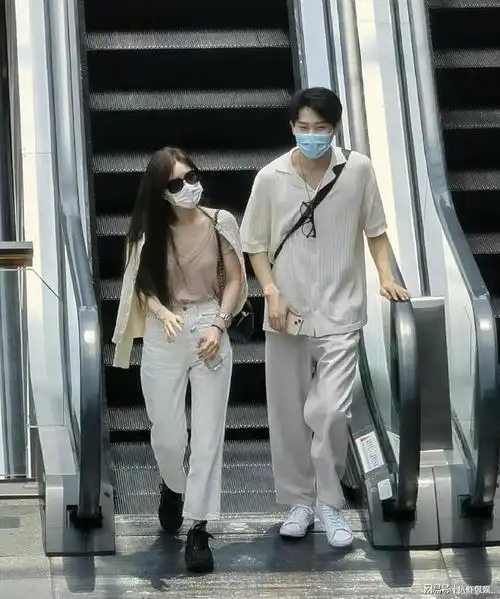 狗仔曝95小花至少5人有恋情,虞书欣赵露思上榜,杨紫也未能幸免|杨洋