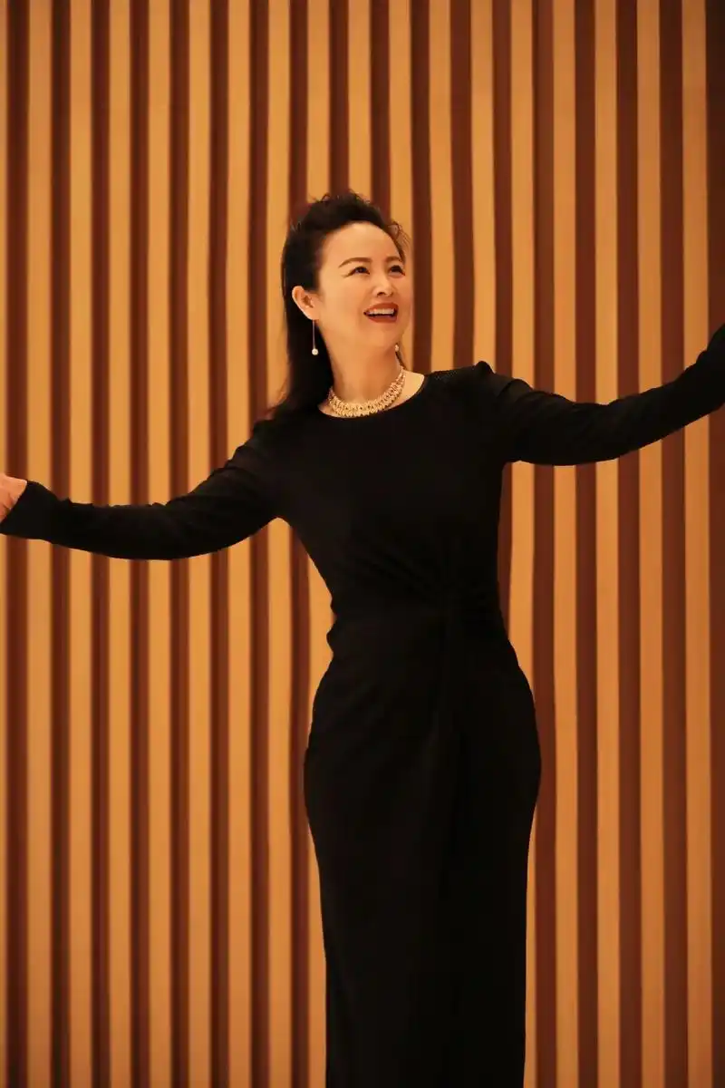 女人如花之十三.拍几张形象片,出镜:某音乐学院女高音歌唱家梅 - 抖音