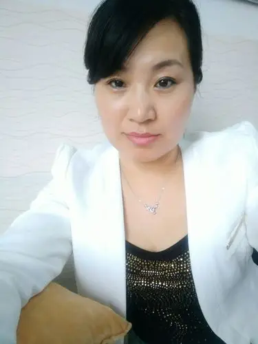 四十岁的女人从容!经年的岁月给了她阅历,也一并给了她实力!