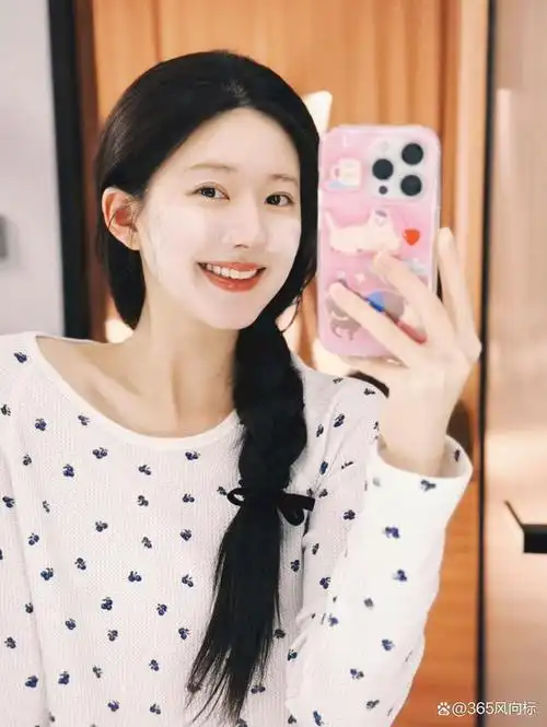 赵露思工作室曝光小香风氛围感写真!令人心动的美貌引无数目光倾慕.