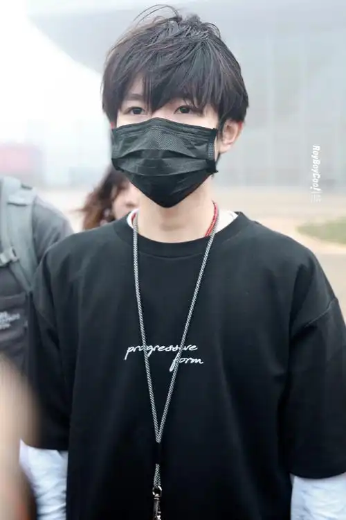 王源超话扣不扣1,佛祖都会保佑你    #王源看我们如何相遇vlog