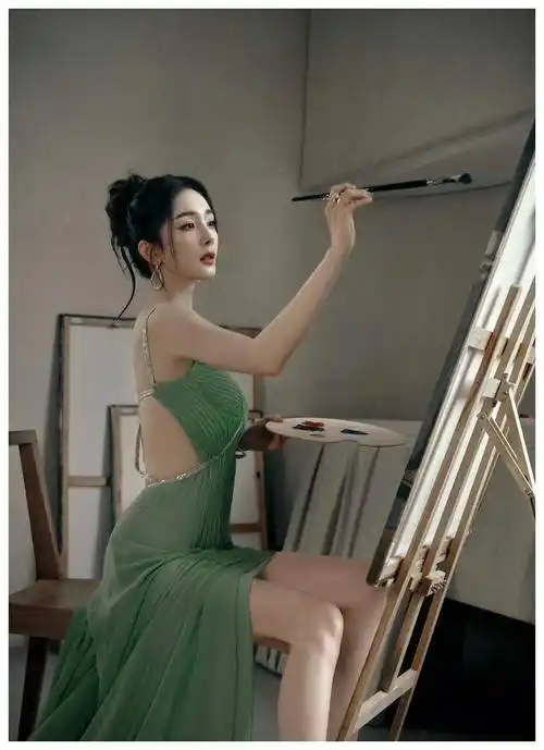 杨幂内娱天花板赏心悦目的衣品颜值与身材你知道多少