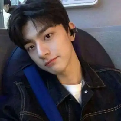 16帅气男生真人照片头像