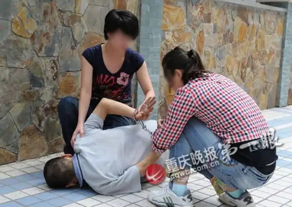 重庆集约反扒抓获529人便衣女特警增援