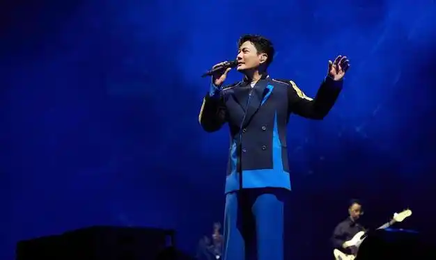 张信哲未来式20温州开唱雨后新装好应景