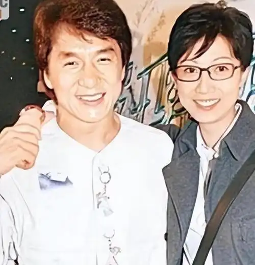 成龙已经立下遗嘱,房祖名与"小龙女"都包含在里面了!