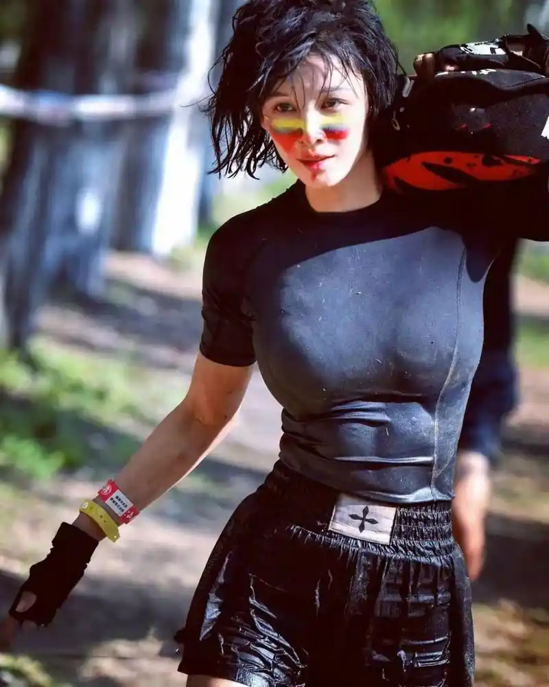 美女明星"张蓝心"性感写真