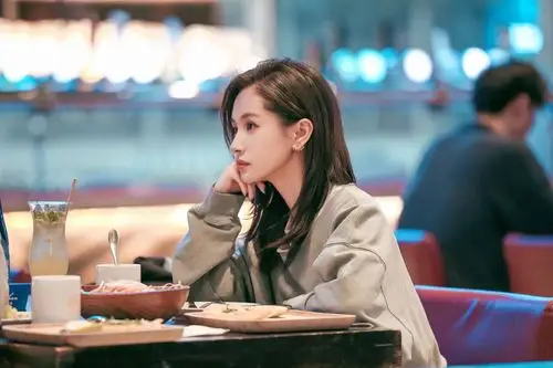 跳出舒适圈,王子文在怦然再心动里凭借酷飒性格赢得好评一片__凤凰网