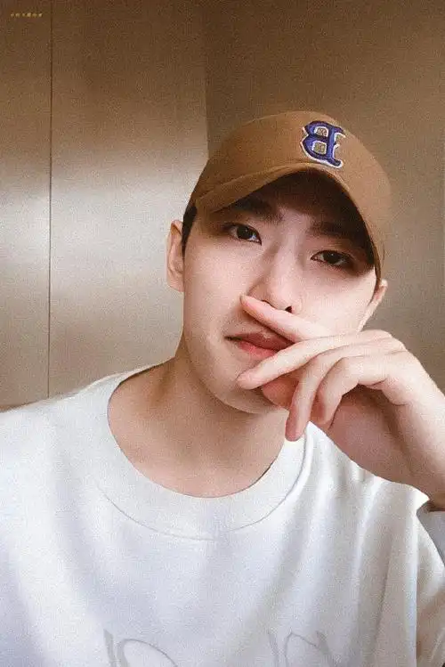 #杨洋#戴鸭舌帽的杨洋,好酷帅啊!