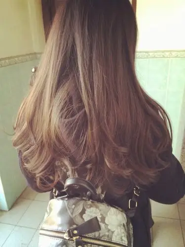 请问这个发尾卷发是几个卷啊,用哪号的烫发的能烫出这种发尾的效果