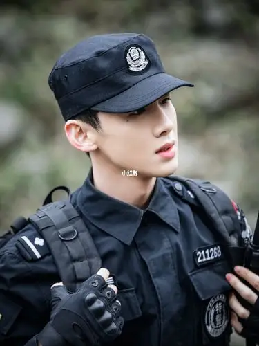 才知道白敬亭演的特警哥哥这么帅