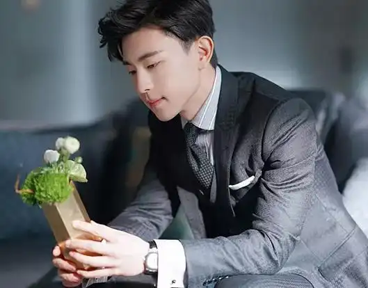 2018十大中国男明星人气排行榜,《偶像练习生》蔡徐坤最火