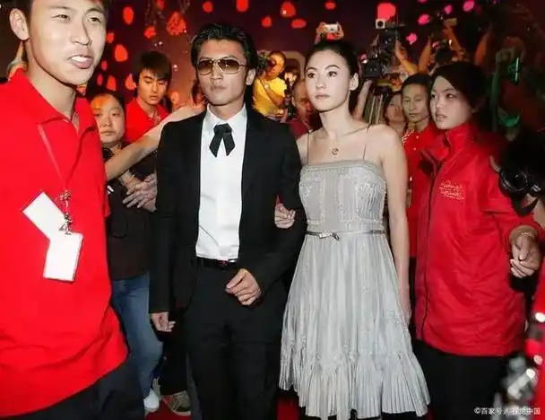 谢霆锋公开道歉,最对不起的人是前妻张柏芝,他到底做了什么?