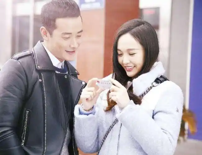 回顾唐嫣女儿出生都是罗晋照料丈夫弯腰提裙嫁给了爱情