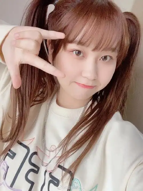 偶像美少女高秋梓迷人美照欣赏