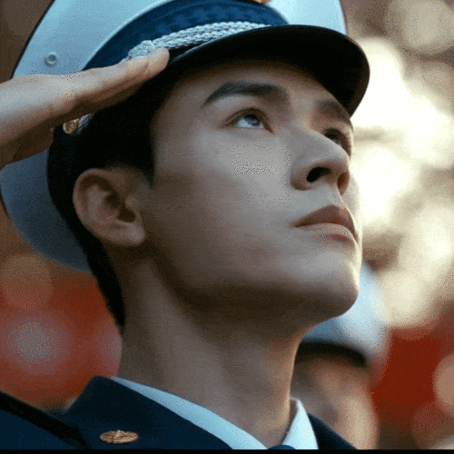 火焰蓝》曝光全新预告片 龚俊现身2021优酷年度发布会展示标准敬礼