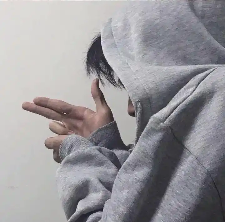 有哪些好看干净逼格还足的男生头像?