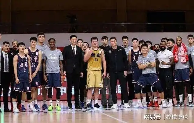 而且虽然身高不足,但是灵活性不错,很适合杜锋的小阵容战术,有了"北大