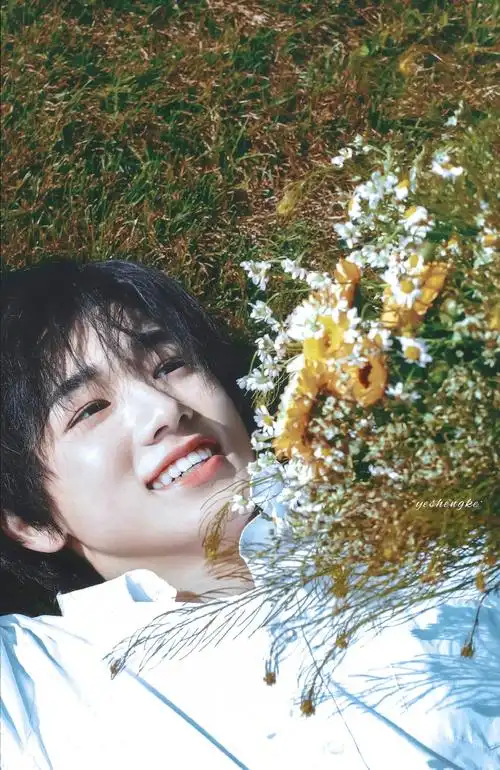 宋亚轩|98 少年と花截修了几张非常喜欢的小宋日系美少年真的太戳