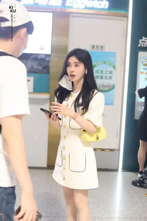 鞠婧祎超话#鞠婧祎姜黎非#鞠婧祎220710机场出发生图禁二改  二转标明