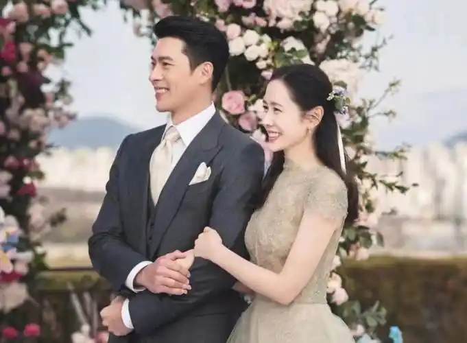 被誉为"偶像剧照进现实"的韩国爱侣玄彬,孙艺珍迎来甜蜜的私密婚礼