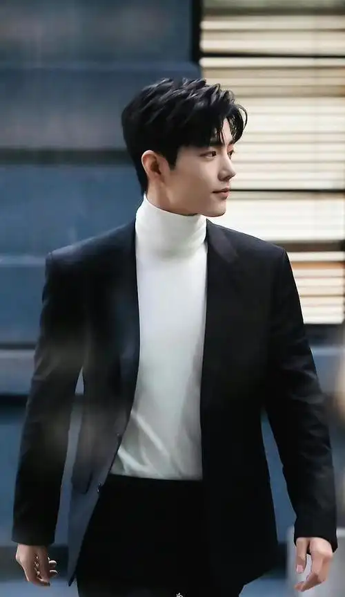 240129 肖战:粉丝心中闪耀的星,温暖与力量的化身|西装|内搭|高领毛衣